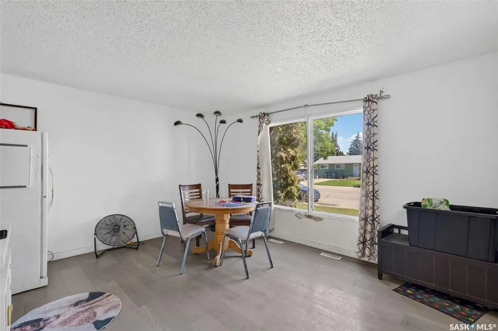 811 Steeves Avenue Saskatoon SK S7L 5M9
