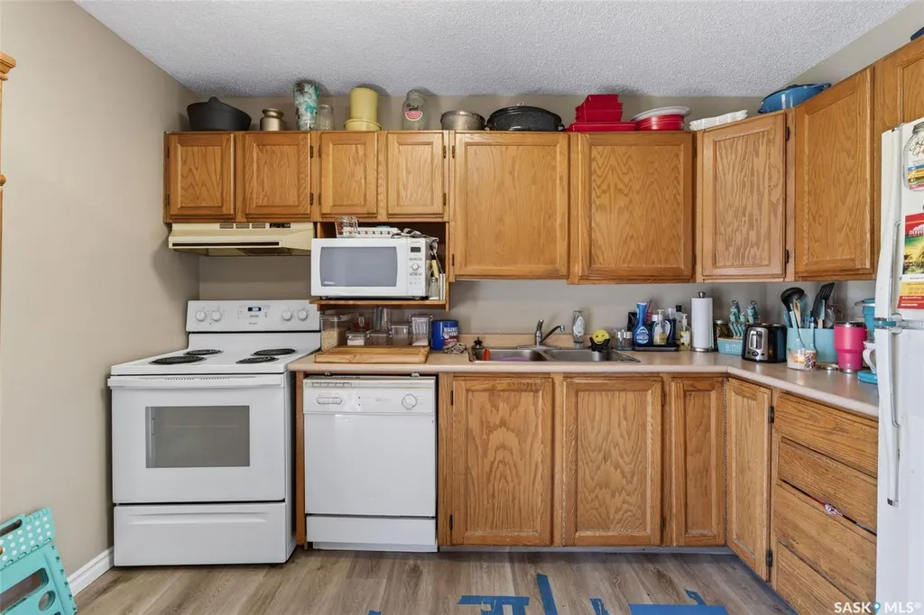103-105 Davies Road Saskatoon SK S7K 7L4