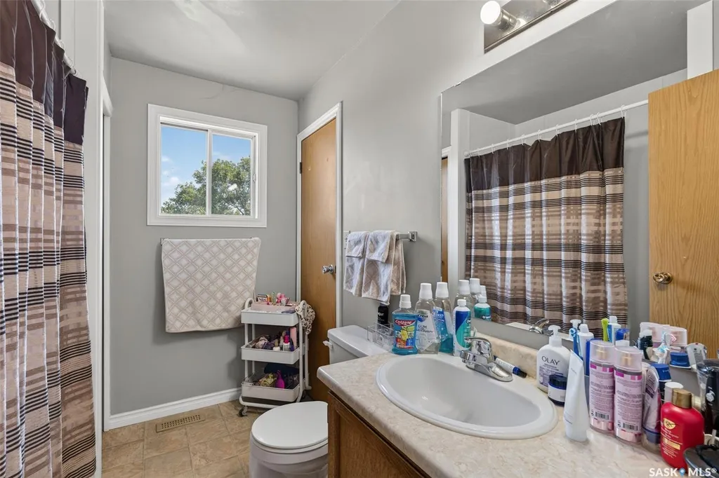 103-105 Davies Road Saskatoon SK S7K 7L4