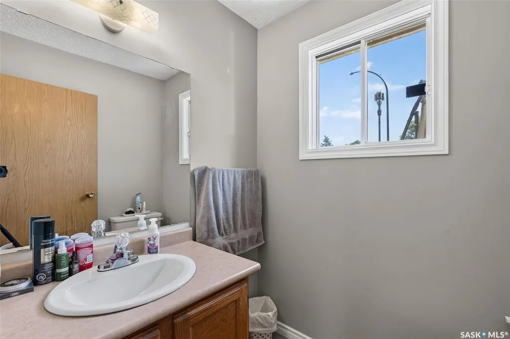 103-105 Davies Road Saskatoon SK S7K 7L4