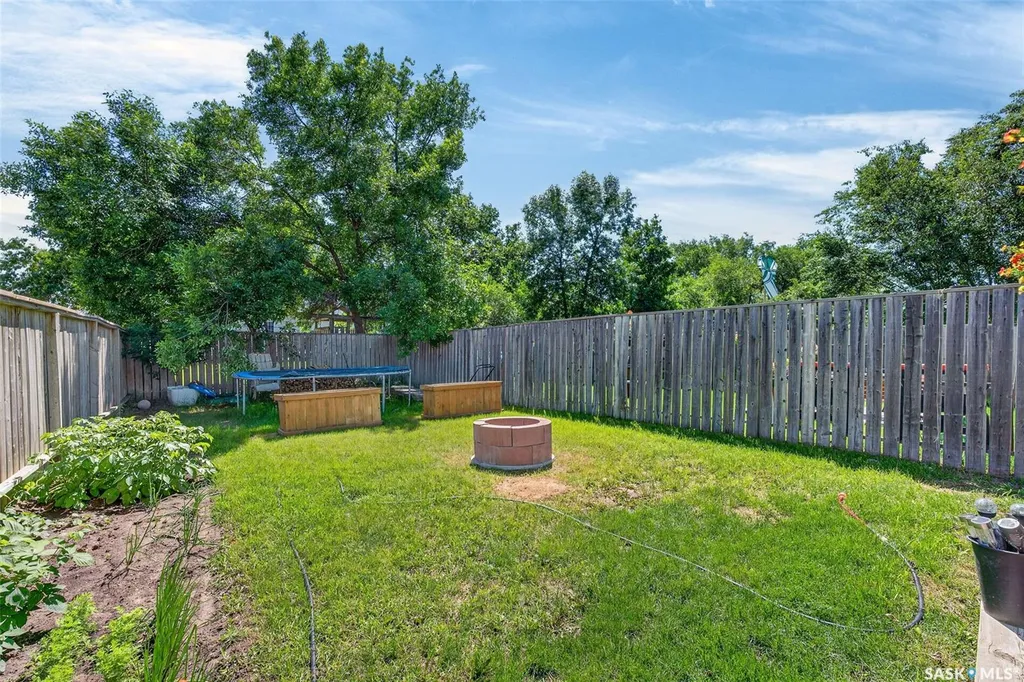 103-105 Davies Road Saskatoon SK S7K 7L4