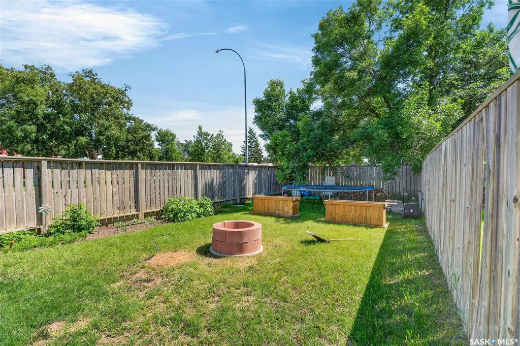 103-105 Davies Road Saskatoon SK S7K 7L4