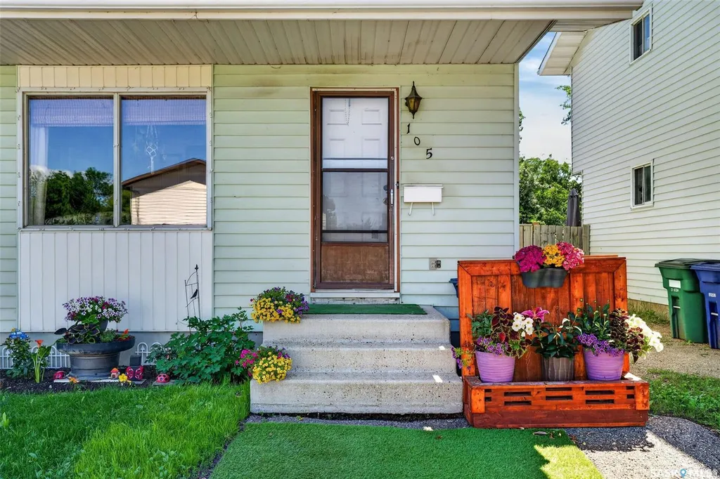103-105 Davies Road Saskatoon SK S7K 7L4