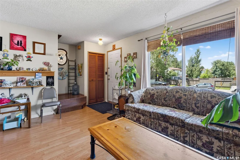 103-105 Davies Road Saskatoon SK S7K 7L4