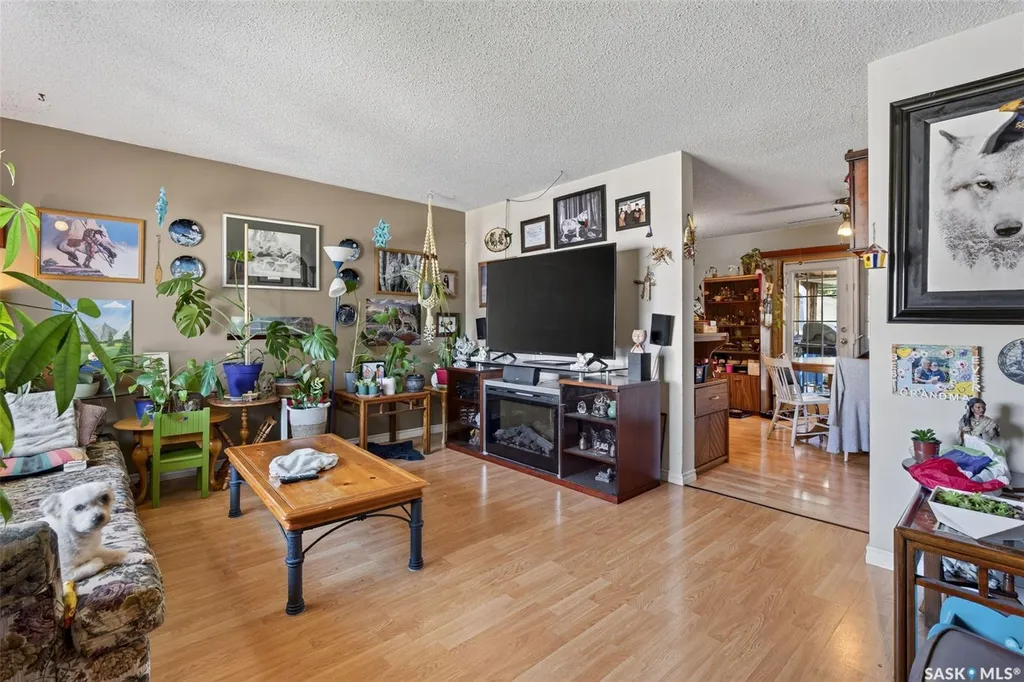 103-105 Davies Road Saskatoon SK S7K 7L4