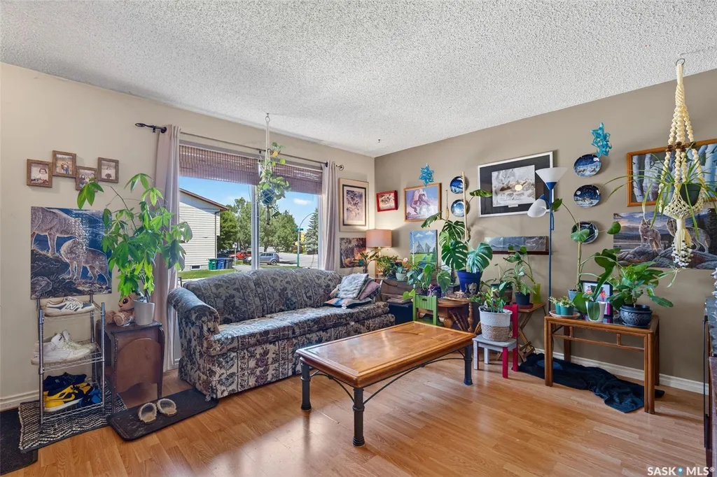 103-105 Davies Road Saskatoon SK S7K 7L4