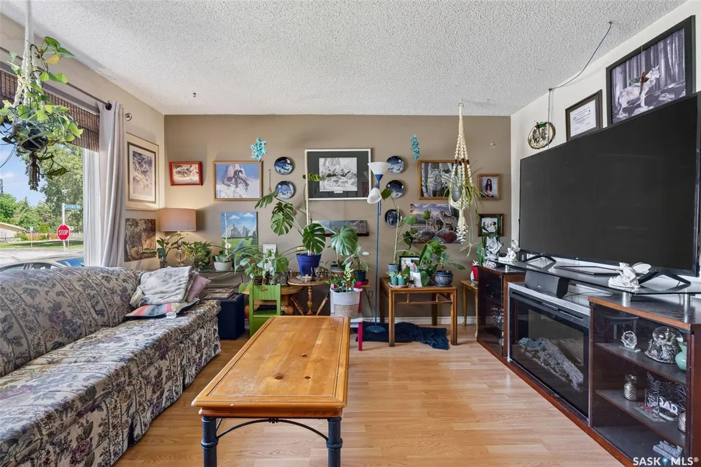 103-105 Davies Road Saskatoon SK S7K 7L4