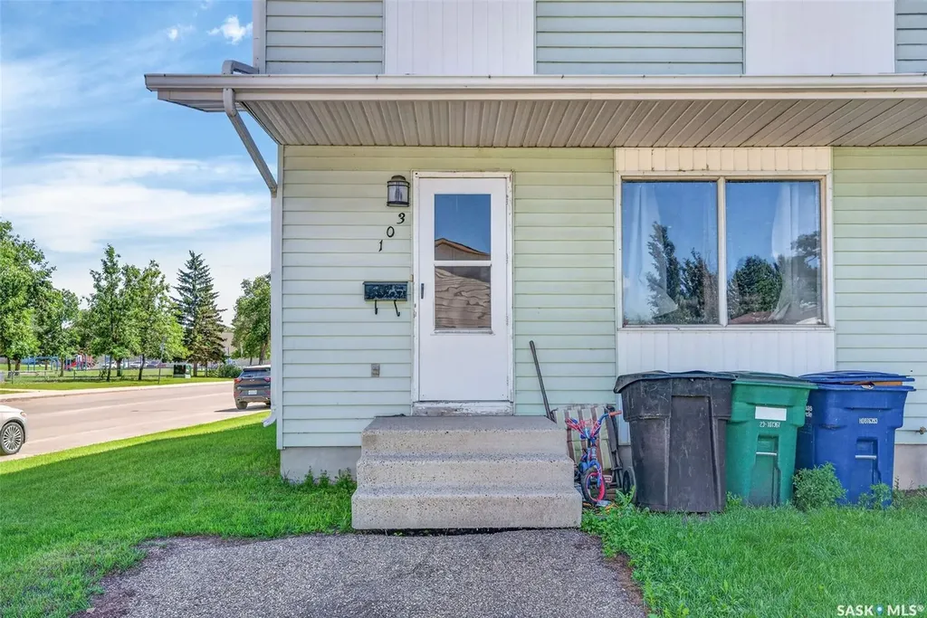 103-105 Davies Road Saskatoon SK S7K 7L4