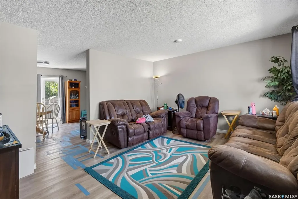 103-105 Davies Road Saskatoon SK S7K 7L4