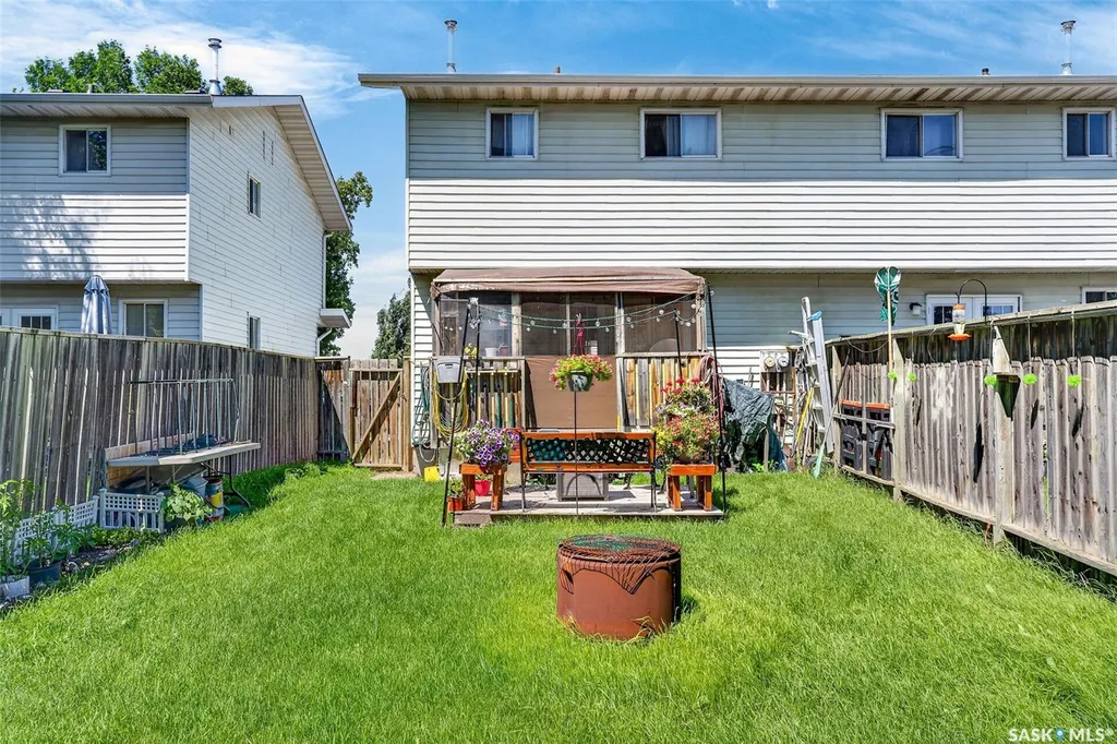 103-105 Davies Road Saskatoon SK S7K 7L4