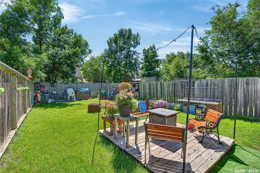 103-105 Davies Road Saskatoon SK S7K 7L4