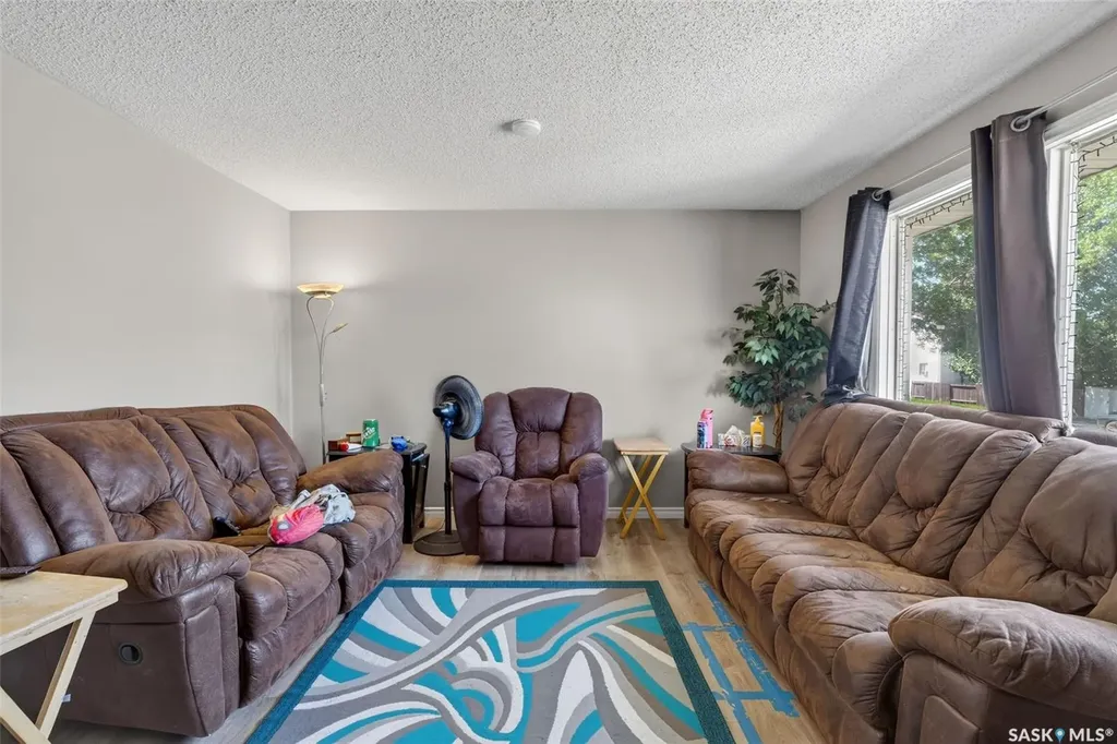 103-105 Davies Road Saskatoon SK S7K 7L4