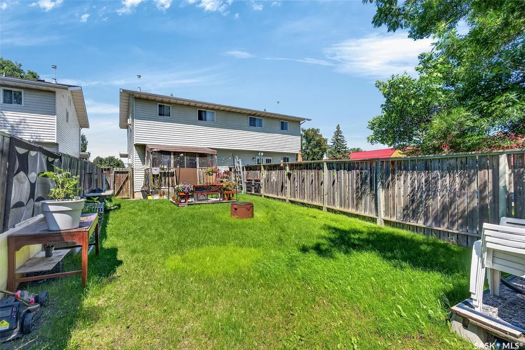 103-105 Davies Road Saskatoon SK S7K 7L4