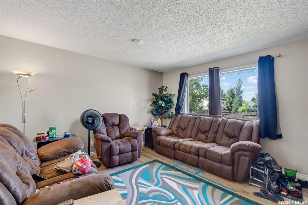 103-105 Davies Road Saskatoon SK S7K 7L4