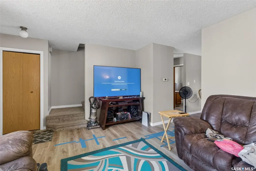 103-105 Davies Road Saskatoon SK S7K 7L4