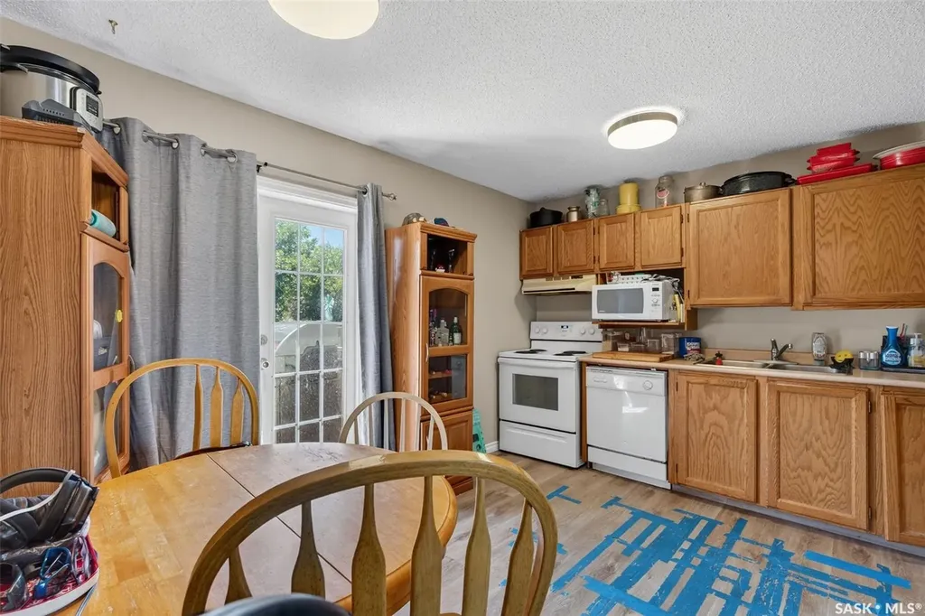 103-105 Davies Road Saskatoon SK S7K 7L4