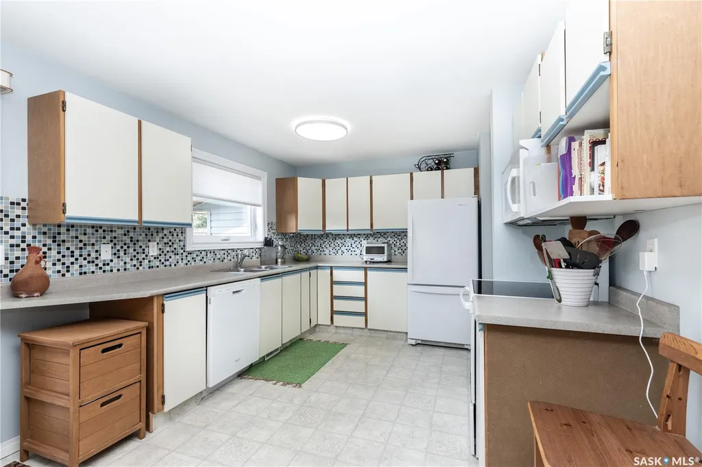 102 Wakaw Crescent Saskatoon SK S7J 4E2
