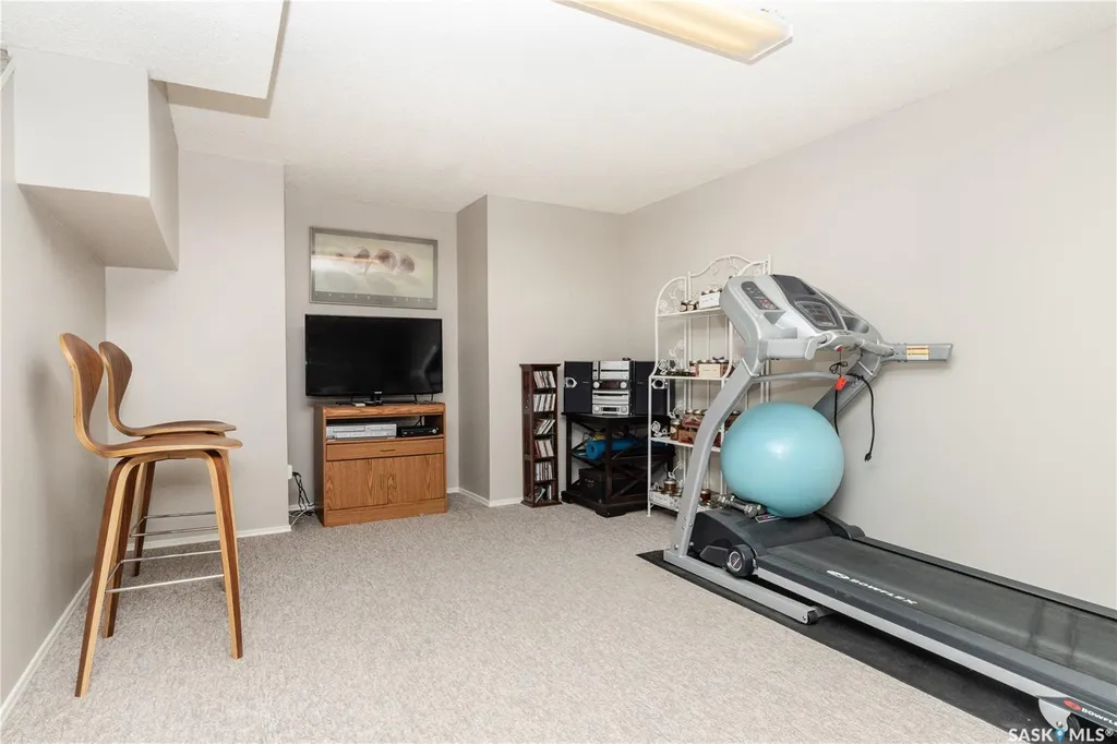 102 Wakaw Crescent Saskatoon SK S7J 4E2