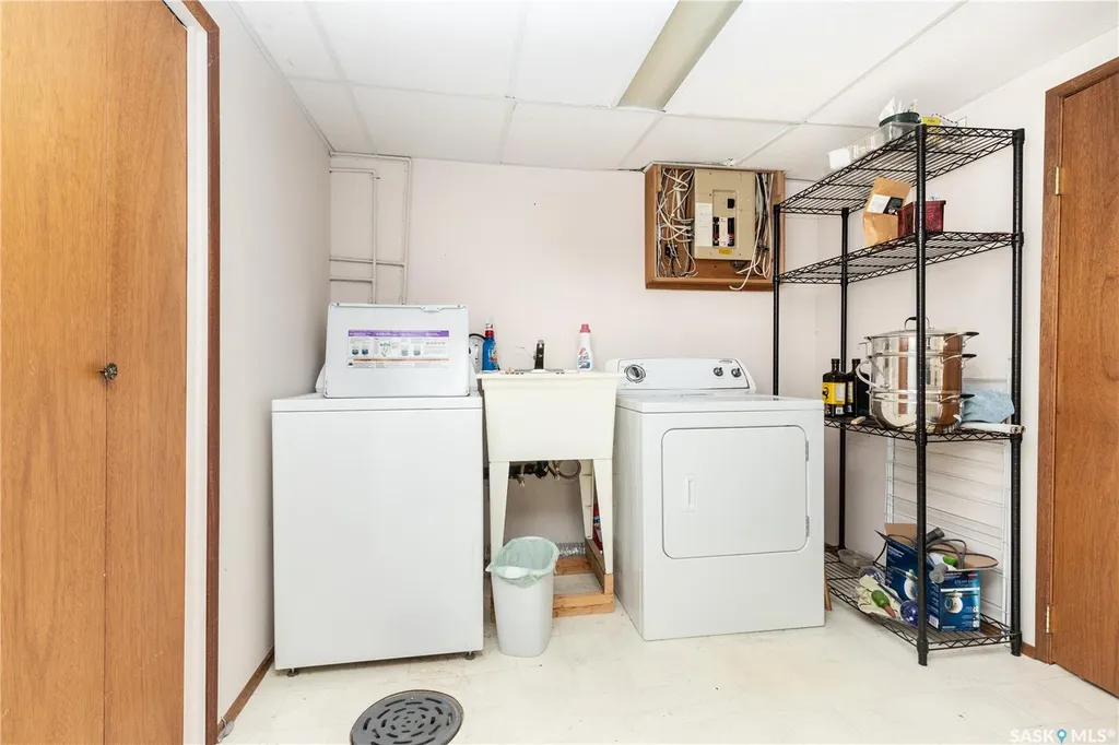 102 Wakaw Crescent Saskatoon SK S7J 4E2