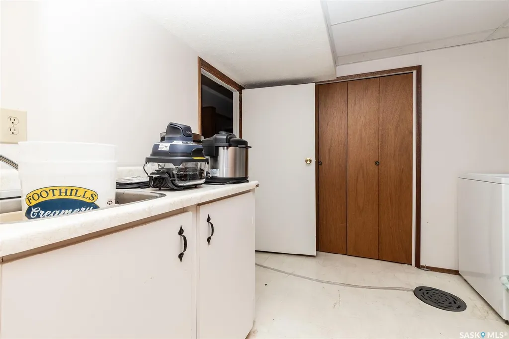 102 Wakaw Crescent Saskatoon SK S7J 4E2