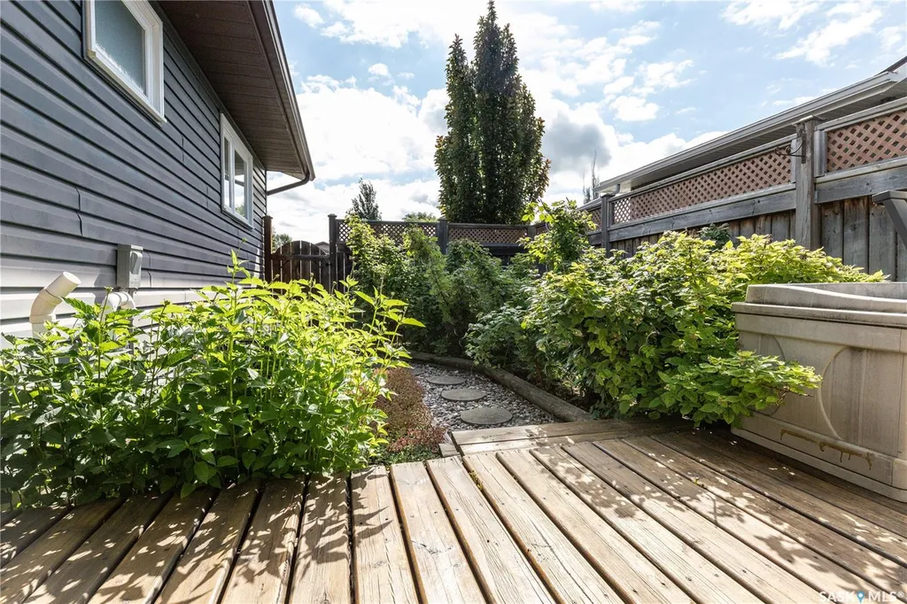 102 Wakaw Crescent Saskatoon SK S7J 4E2
