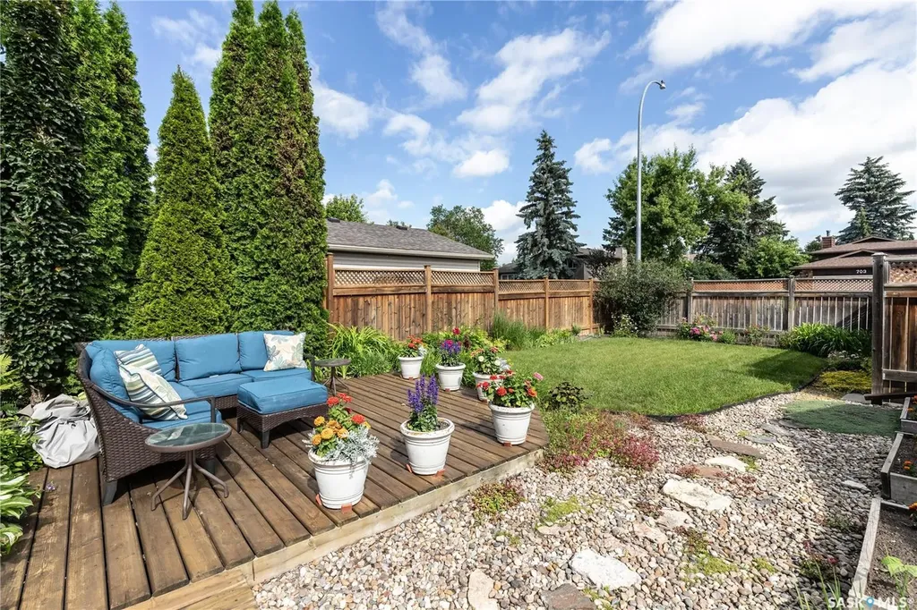102 Wakaw Crescent Saskatoon SK S7J 4E2