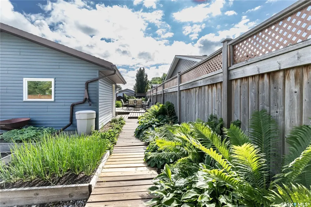 102 Wakaw Crescent Saskatoon SK S7J 4E2