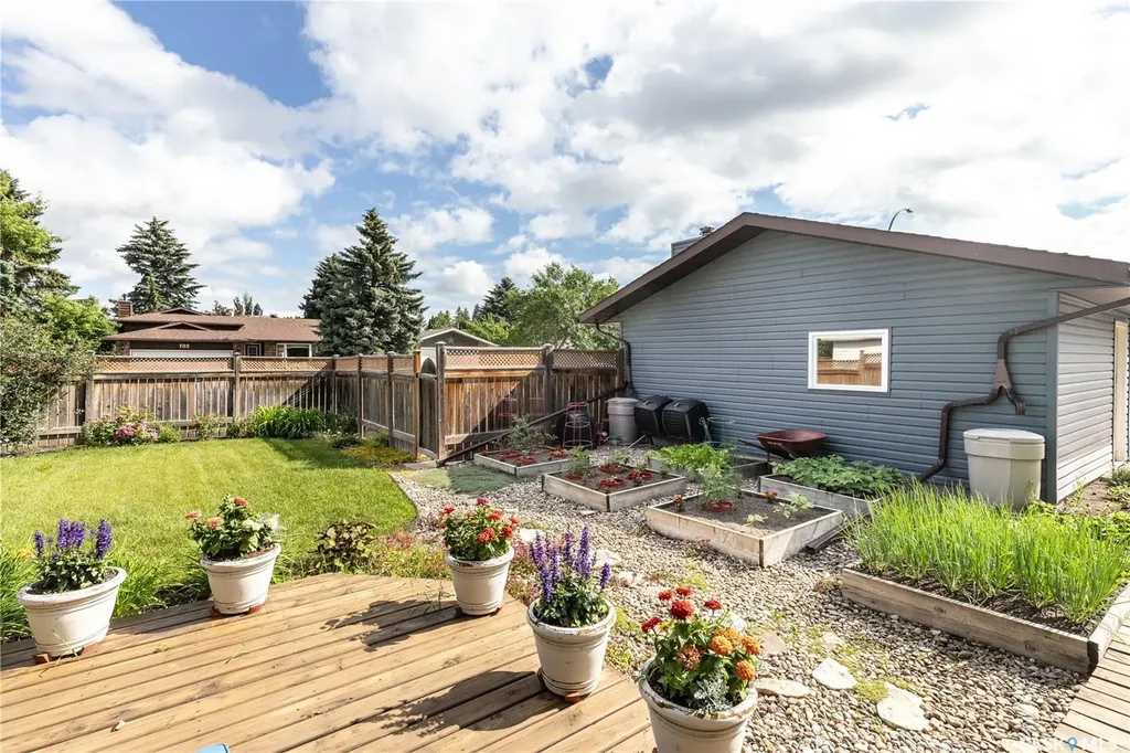 102 Wakaw Crescent Saskatoon SK S7J 4E2