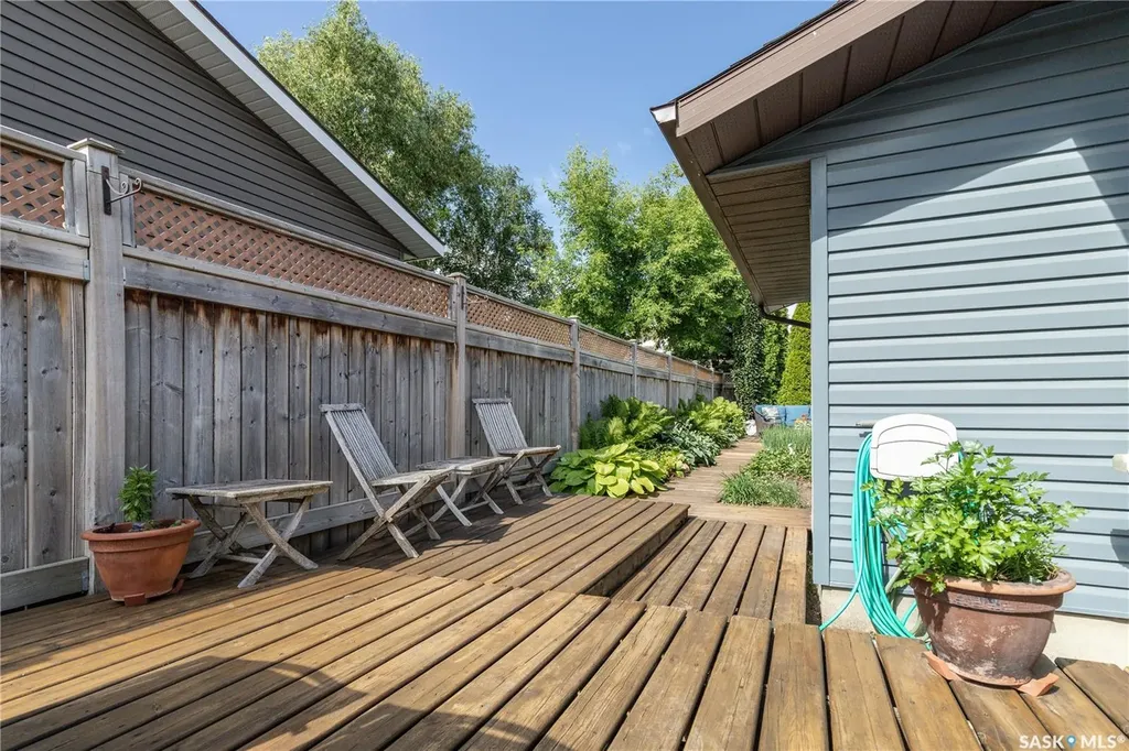 102 Wakaw Crescent Saskatoon SK S7J 4E2