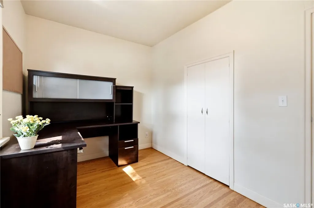 806 L Avenue N Saskatoon SK S7L 2R4