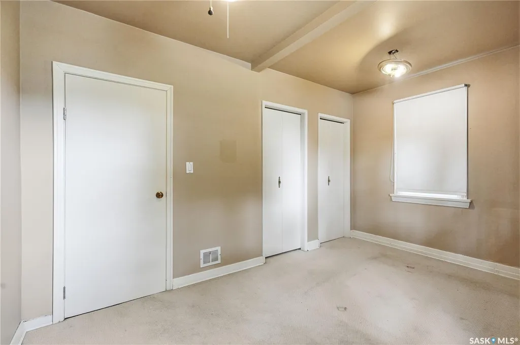 806 L Avenue N Saskatoon SK S7L 2R4