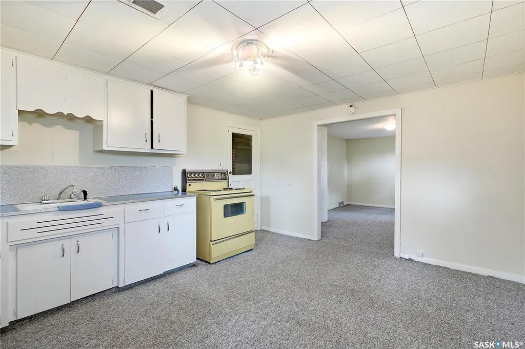 806 L Avenue N Saskatoon SK S7L 2R4