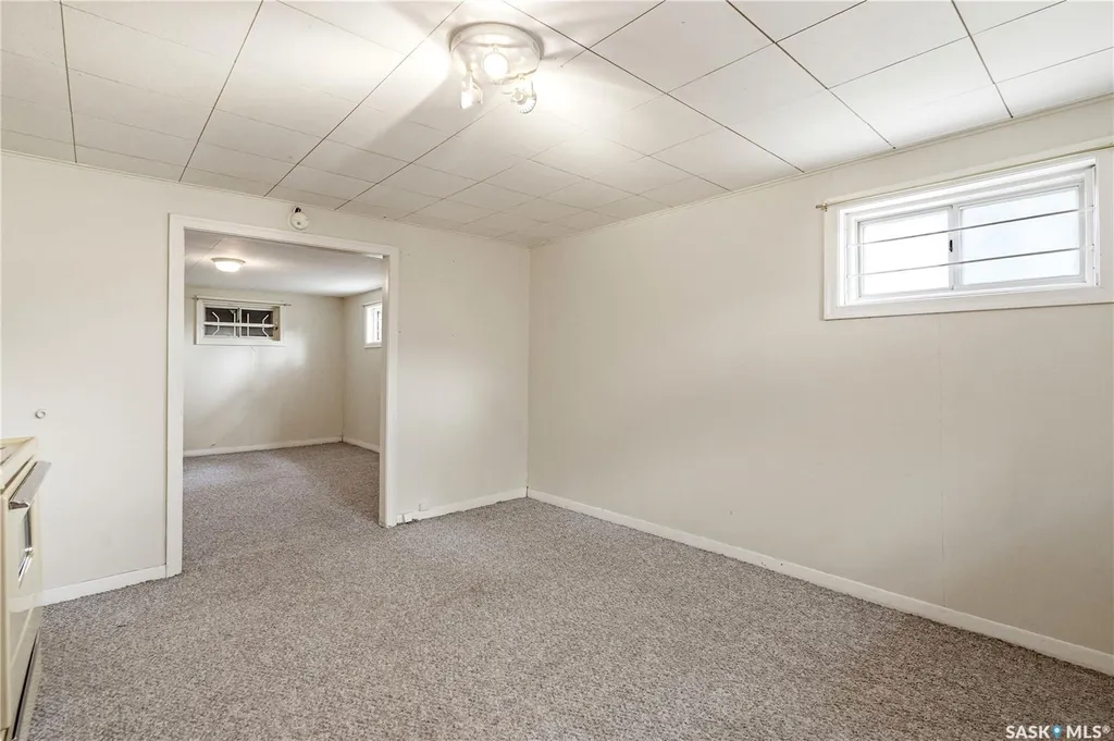 806 L Avenue N Saskatoon SK S7L 2R4