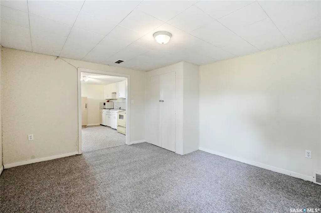 806 L Avenue N Saskatoon SK S7L 2R4