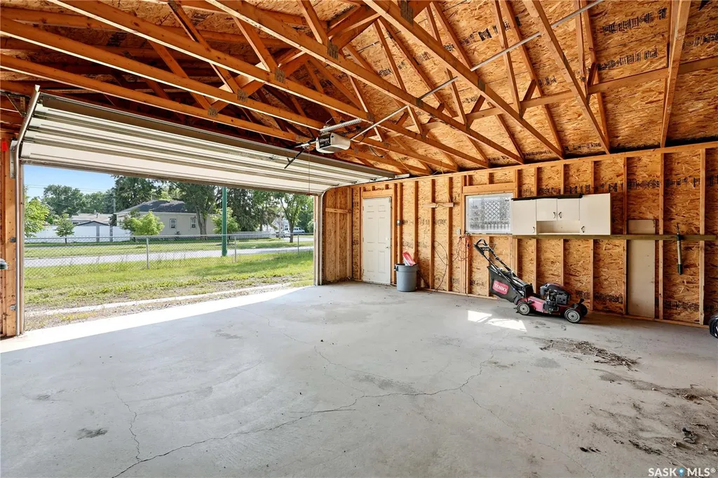 806 L Avenue N Saskatoon SK S7L 2R4