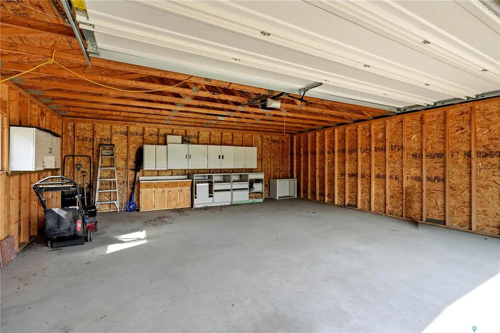 806 L Avenue N Saskatoon SK S7L 2R4