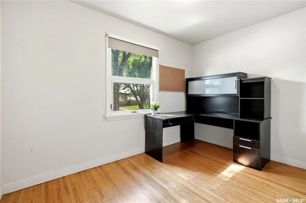 806 L Avenue N Saskatoon SK S7L 2R4