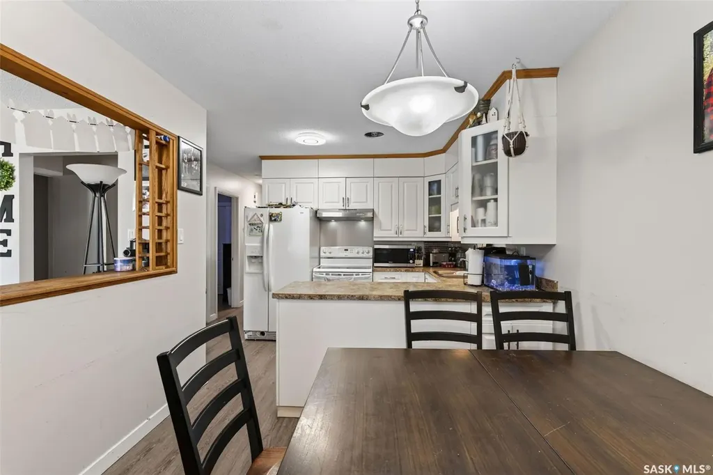 2231-2233 St Andrews Avenue Saskatoon SK S7M 0M4