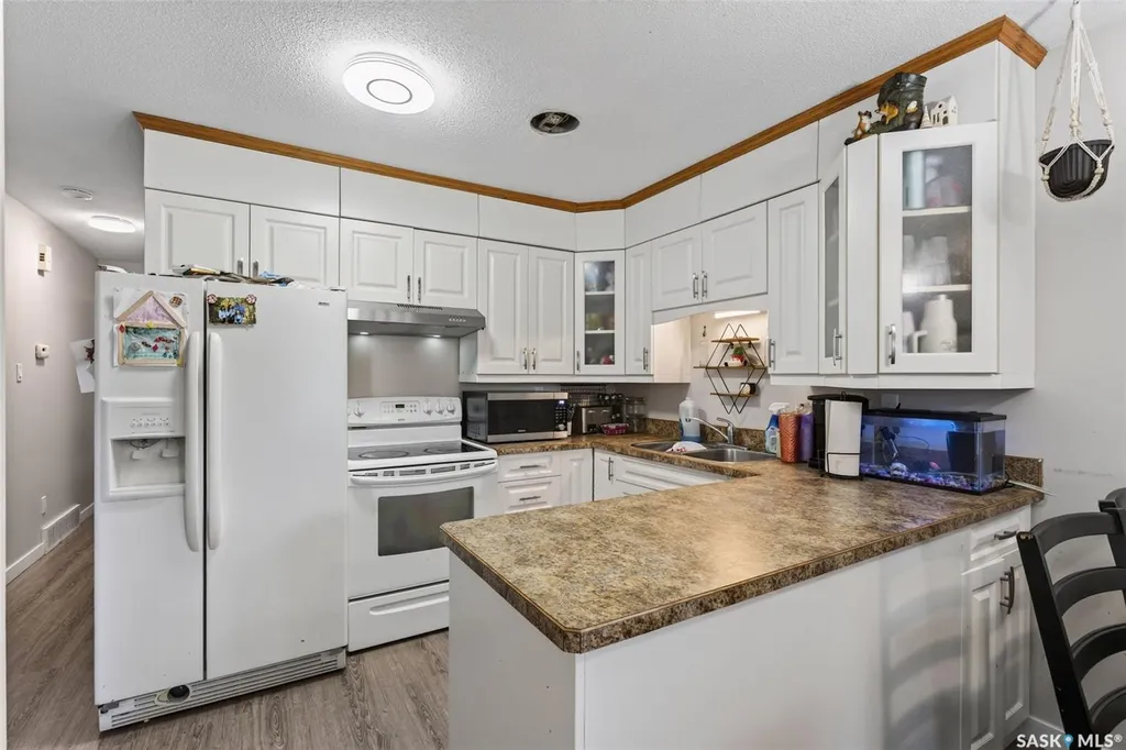 2231-2233 St Andrews Avenue Saskatoon SK S7M 0M4