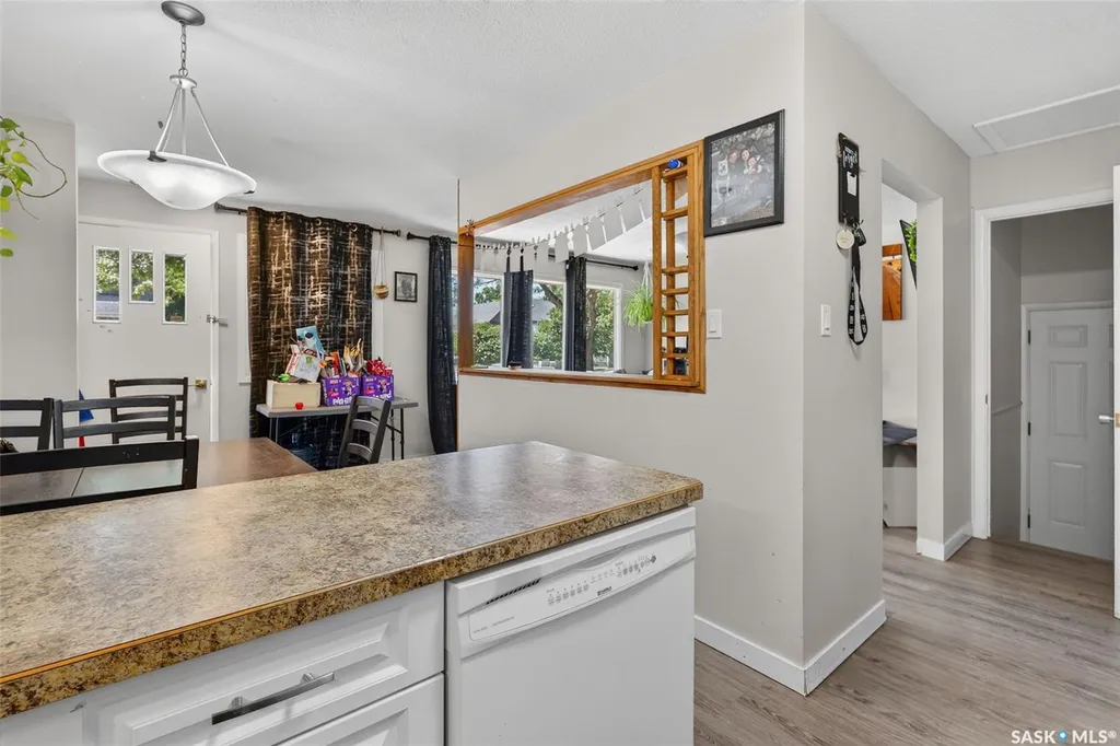 2231-2233 St Andrews Avenue Saskatoon SK S7M 0M4