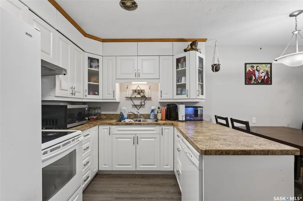 2231-2233 St Andrews Avenue Saskatoon SK S7M 0M4