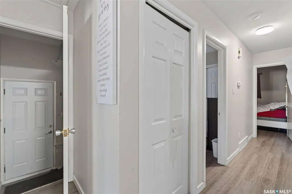 2231-2233 St Andrews Avenue Saskatoon SK S7M 0M4