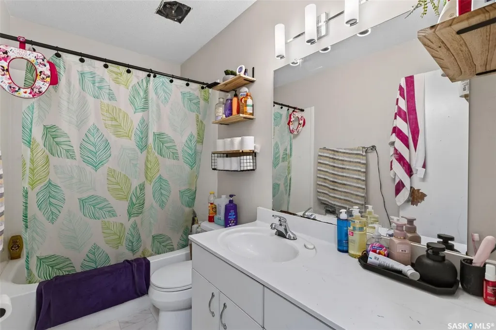 2231-2233 St Andrews Avenue Saskatoon SK S7M 0M4