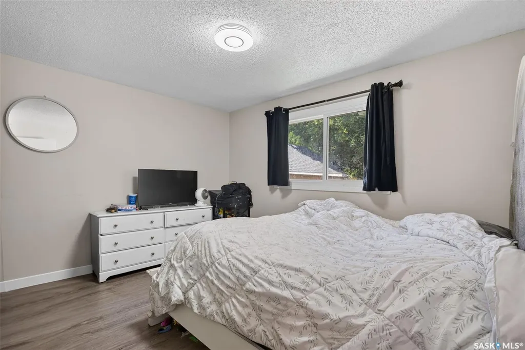 2231-2233 St Andrews Avenue Saskatoon SK S7M 0M4