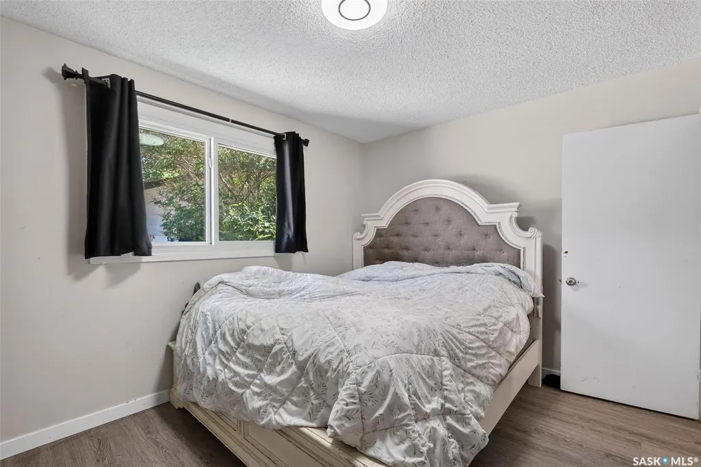 2231-2233 St Andrews Avenue Saskatoon SK S7M 0M4