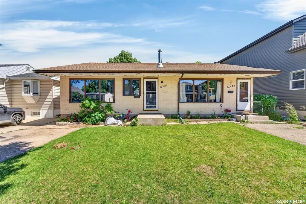 2231-2233 St Andrews Avenue Saskatoon SK S7M 0M4