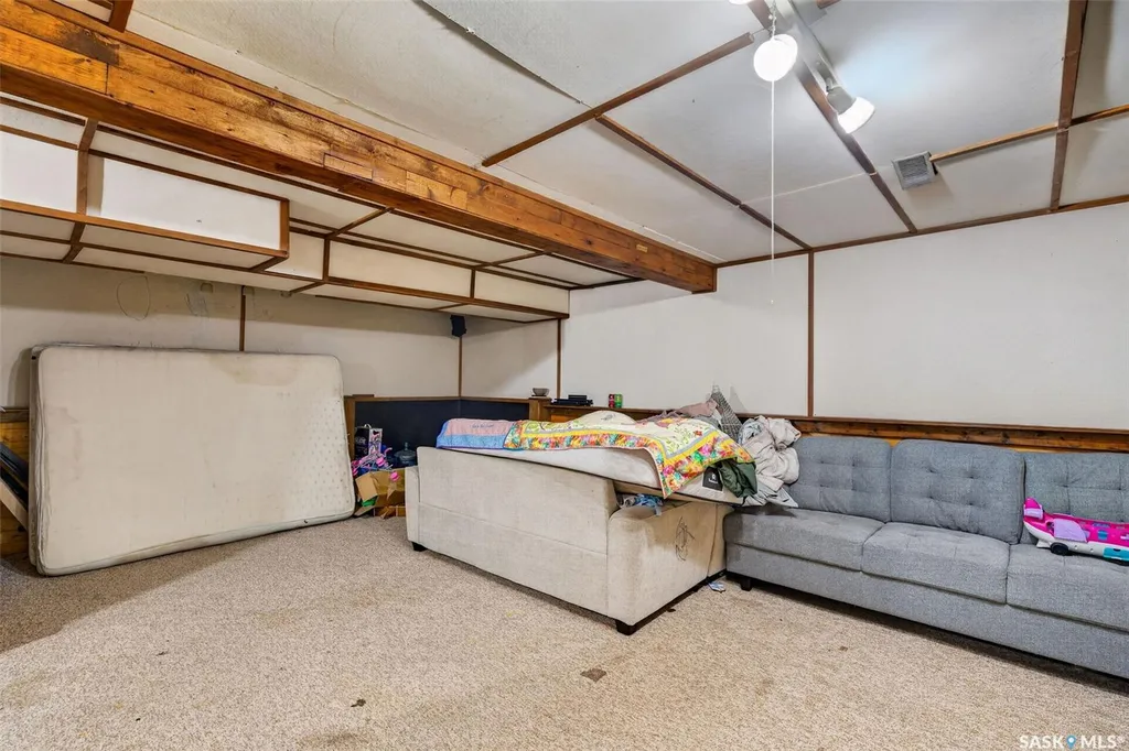 2231-2233 St Andrews Avenue Saskatoon SK S7M 0M4
