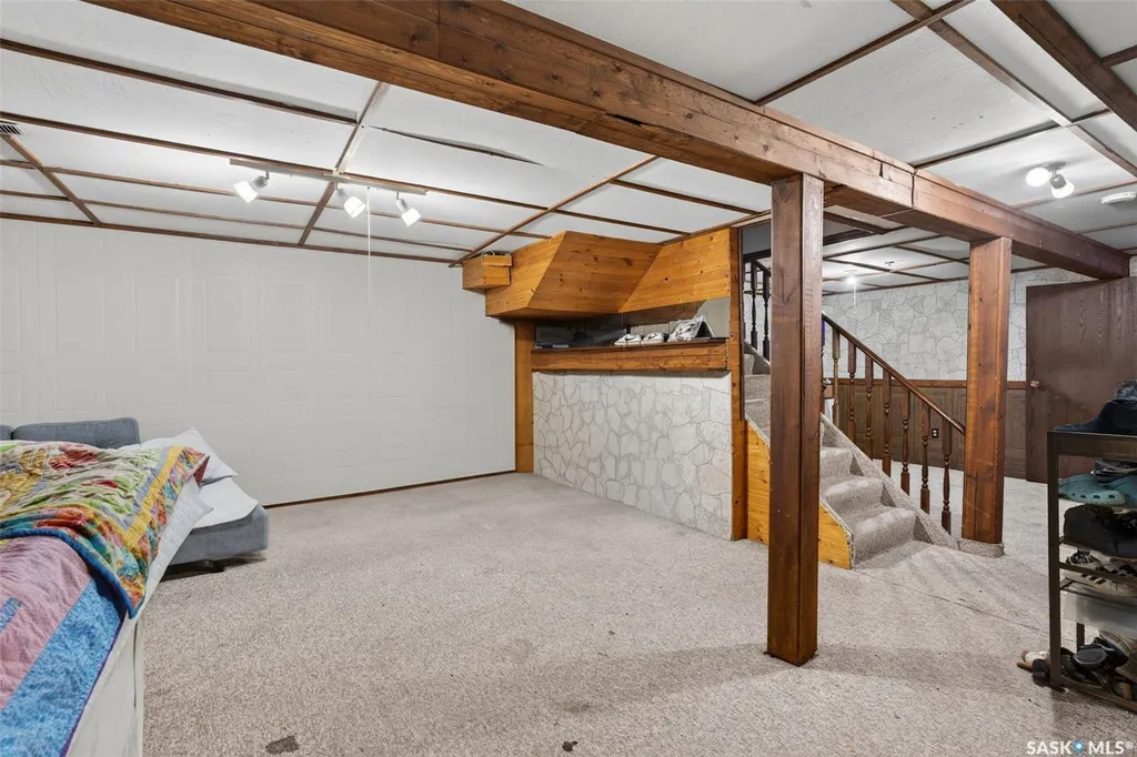 2231-2233 St Andrews Avenue Saskatoon SK S7M 0M4