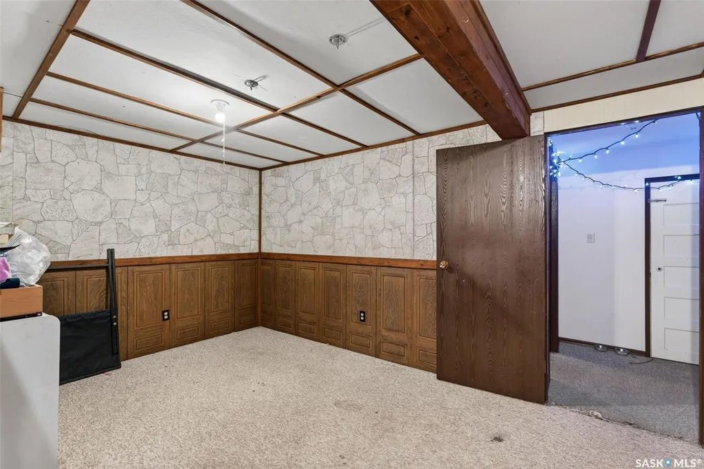 2231-2233 St Andrews Avenue Saskatoon SK S7M 0M4