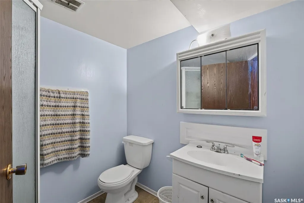 2231-2233 St Andrews Avenue Saskatoon SK S7M 0M4